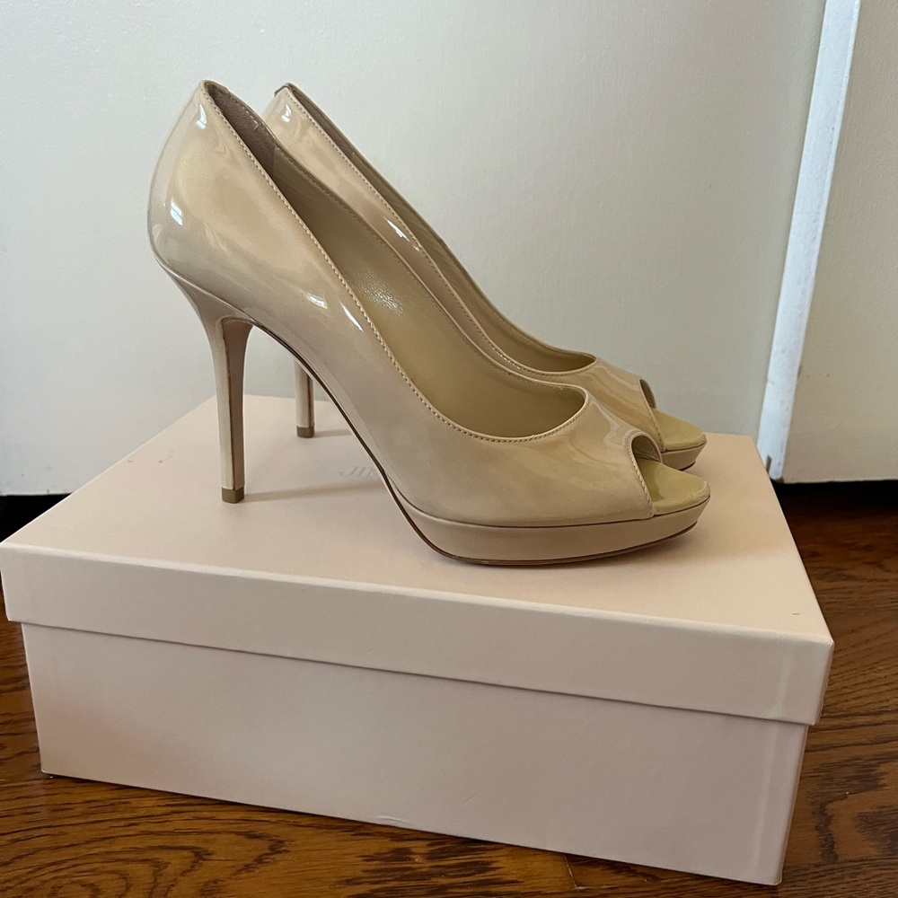 Tan patent leather pumps open toe